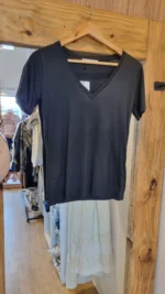 Remera Básica Agustina manga corta escote en V - Imagen 2
